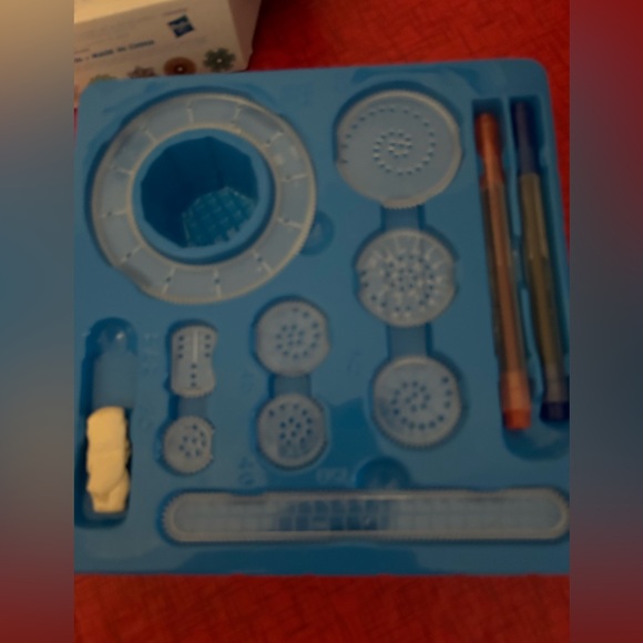 Gently used Spirograph - fun way to make designs! - Picture 4 of 4